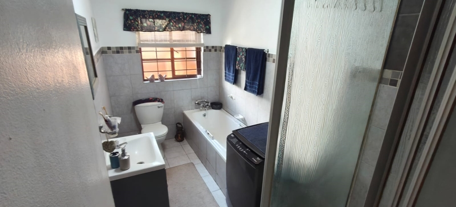2 Bedroom Property for Sale in Geelhoutpark North West